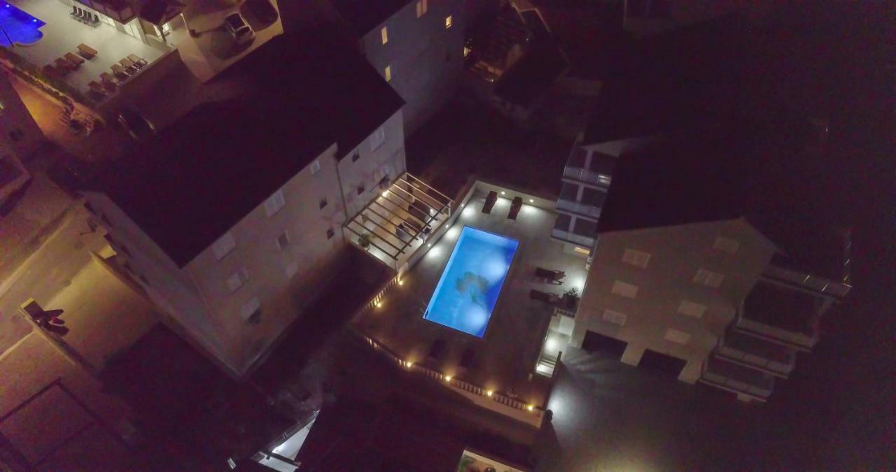 Apartments Sara Bol Exterior foto